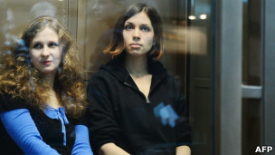 Марія Альохіна та Надія Толоконникова