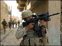 Soldados americanos e iraquianos em Samarra