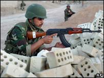 फ़लुजा में इराक़ी सुरक्षाकर्मी