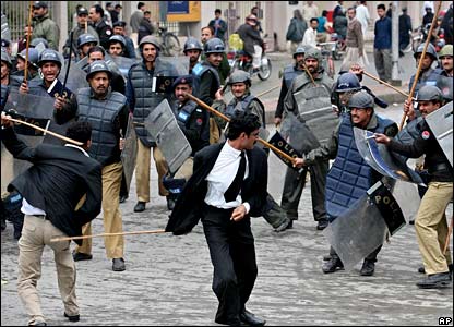 पाकिस्तान में वकीलों का प्रदर्शन