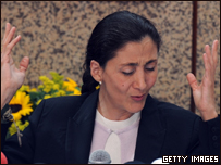 Ingrid Betancourt em coletiva de imprensa em Bogotá