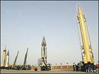 تصويری از موشک شهاب 3 که دارای برد متوسط است و اخيرا با موفقيت آزمايش شد