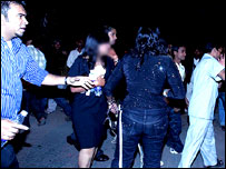 मुंबई में बदसलूकी (सौजन्य- हिंदुस्तान टाइम्स)