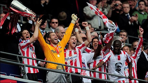 Southampton celebrate winning the 2010 JPT final.