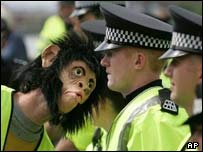 مخالفان سرمایه داری پلیس بریتانیا را تحریک می کنند