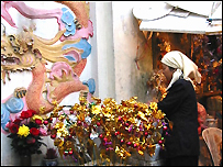 Cúng ở Phủ Tây Hồ