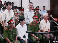 Toàn cảnh phiên tòa