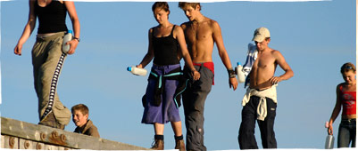 Trideg peth i neud cyn bo' ti'n 16