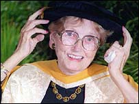 库克森一生中写了100多本小说