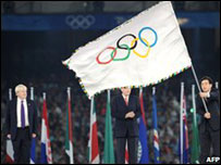 Bandeira olímpica é repassada ao prefeito de Londres