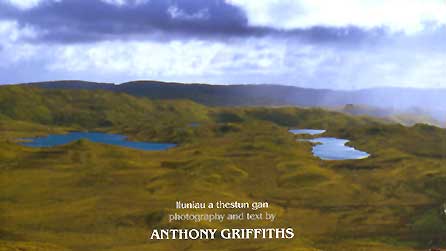 Rhan o glawr y llyfr