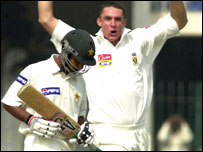 आसिम कमाल और नेल