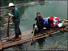 Nhà chức trách lo các hồ nước do động đất vừa tạo ra có thể vỡ bờ