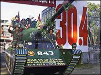 Xe tăng số 843 trong một dịp kỷ niệm 30 tháng Tư 