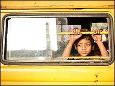 Slumdog Millionaire nói về cuộc sống của một thanh niên Ấn Độ trong cuộc sống hiện đại ở Mumbai