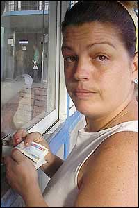 Cuba troca seus dólares por pesos conversíveis