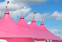 Pafiliwn pinc yr Eisteddfod Genedlaethol