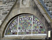 Arwydd Neaudd y Parc a'r Dâr