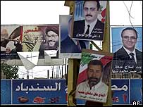 Cartazes de políticos no Líbano