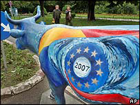 Bükreş'te AB heykeli