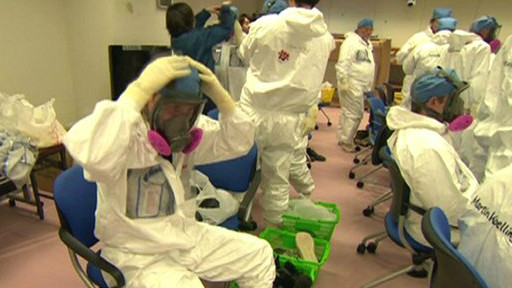 記者傅東飛（中）在日本大地震兩週年之際前往福島參觀。