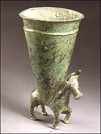 ظرف برنز شراب، از آثاری که در حراج پاريس به فروش رسيد