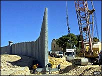  زیرِ تعمیر اسرائیلی باڑ