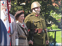 Účastníci odhalování sochy Edvarda Beneše