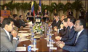 Opozice Cháveze vyzývala k rezignaci nebo vypsání referenda