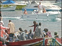 Mii de imigranţi din Africa ajung anual în Insulele Canare