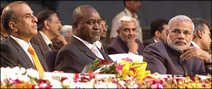 उद्योगपतियों के साथ नरेंद्र मोदी