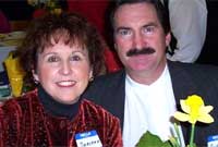 Debbie a Richard Clarke yn y swper