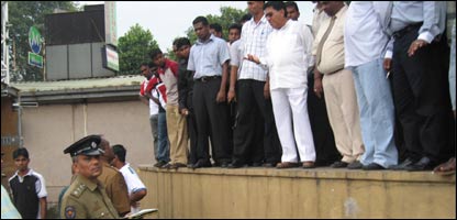 Minister Mervyn Silva assaulting a public meeting (Library photo)