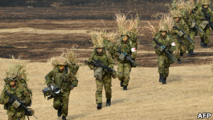 日本陆上自卫队士兵在东京附近演练（13/1/2013）