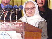 خانم پروين (خدیجه) نخستین آواز خوان زن افغانستان که سه سال پیش درگذشت