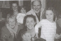 Sian a'r teulu yn dathlu ei llwyddiant