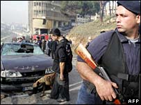 صحنه انفجار بمبی که به کشته شدن جبران توينی، روزنامه نگار و نماينده پارلمان لبنان منجر شد