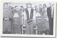 Siân Davies yn cael ei chadeirio yn lle ei merch