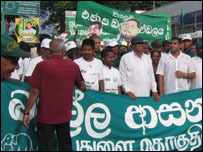 UNP and SLFP supporters march together in Janarala
