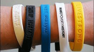 顏色各異的硅膠腕帶