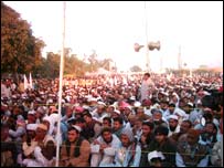 ملتان کے جلسے میں عوام کی تعداد زیادہ نہیں تھی۔
