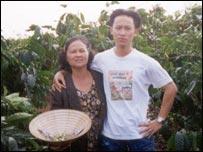 Thính giả Nguyễn Thị Hoàng Anh và con trai