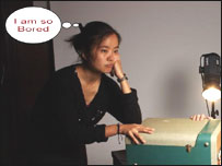 摄影棚里发呆的玉立