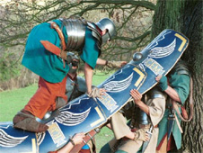 Ail gread o dechnegau ymladd y Rhufeiniaid