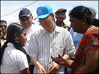 Ban ki-Moon with IDPs in Vavuniya