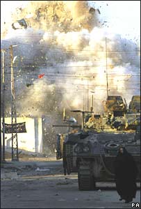 عمليات نيروهای بريتانيايی در تخريب ساختمان مرکز مبارزه با جرايم پليس بصره