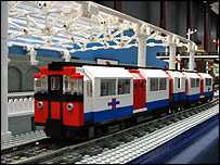 قطار ساخته شده با لگو