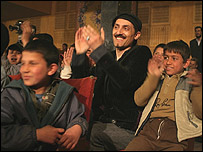 فرهاد دريا در ميان کودکان خيابانی