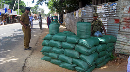 Check points were re-established in Kinniya, Trincomalee (Photo: RG Dharmadasa)