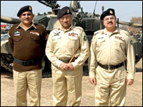 جنرل مشرف اور دیگر فوجی افسران